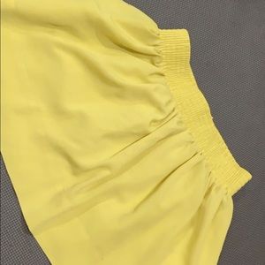 yellow skirt